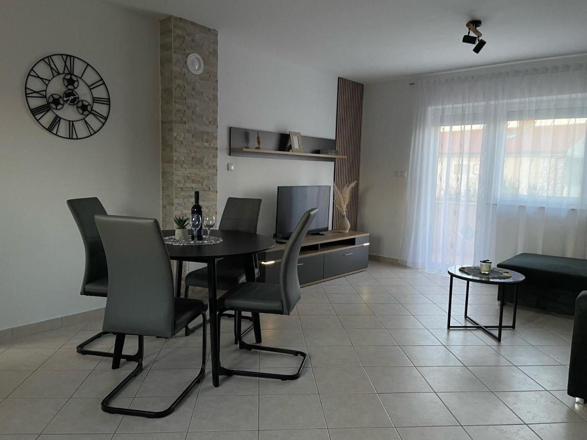 Apartments Elvira Krk Town Dış mekan fotoğraf
