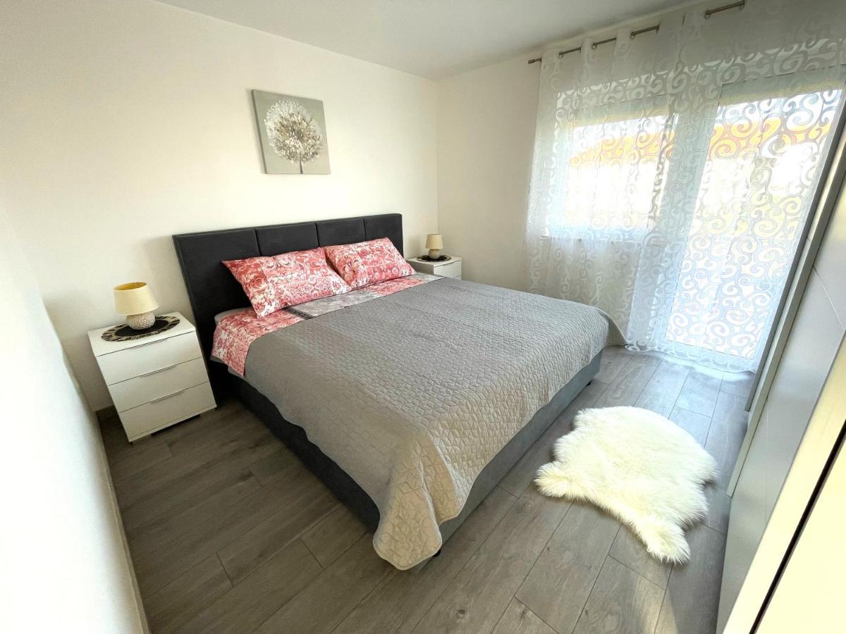 Apartments Elvira Krk Town Dış mekan fotoğraf