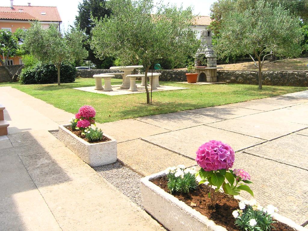 Apartments Elvira Krk Town Dış mekan fotoğraf
